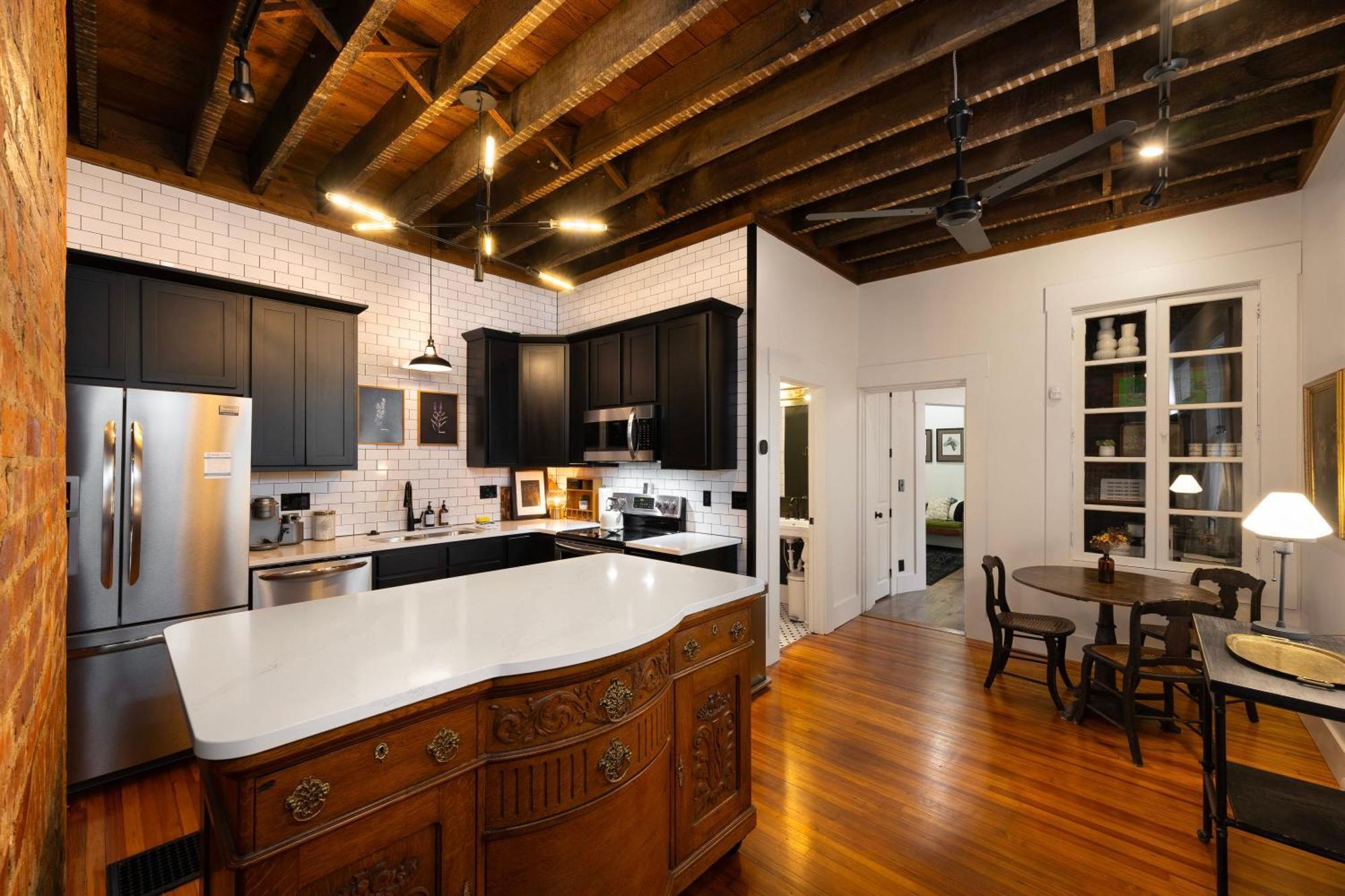 Вилла The Corner Brick House Ковингтон Экстерьер фото