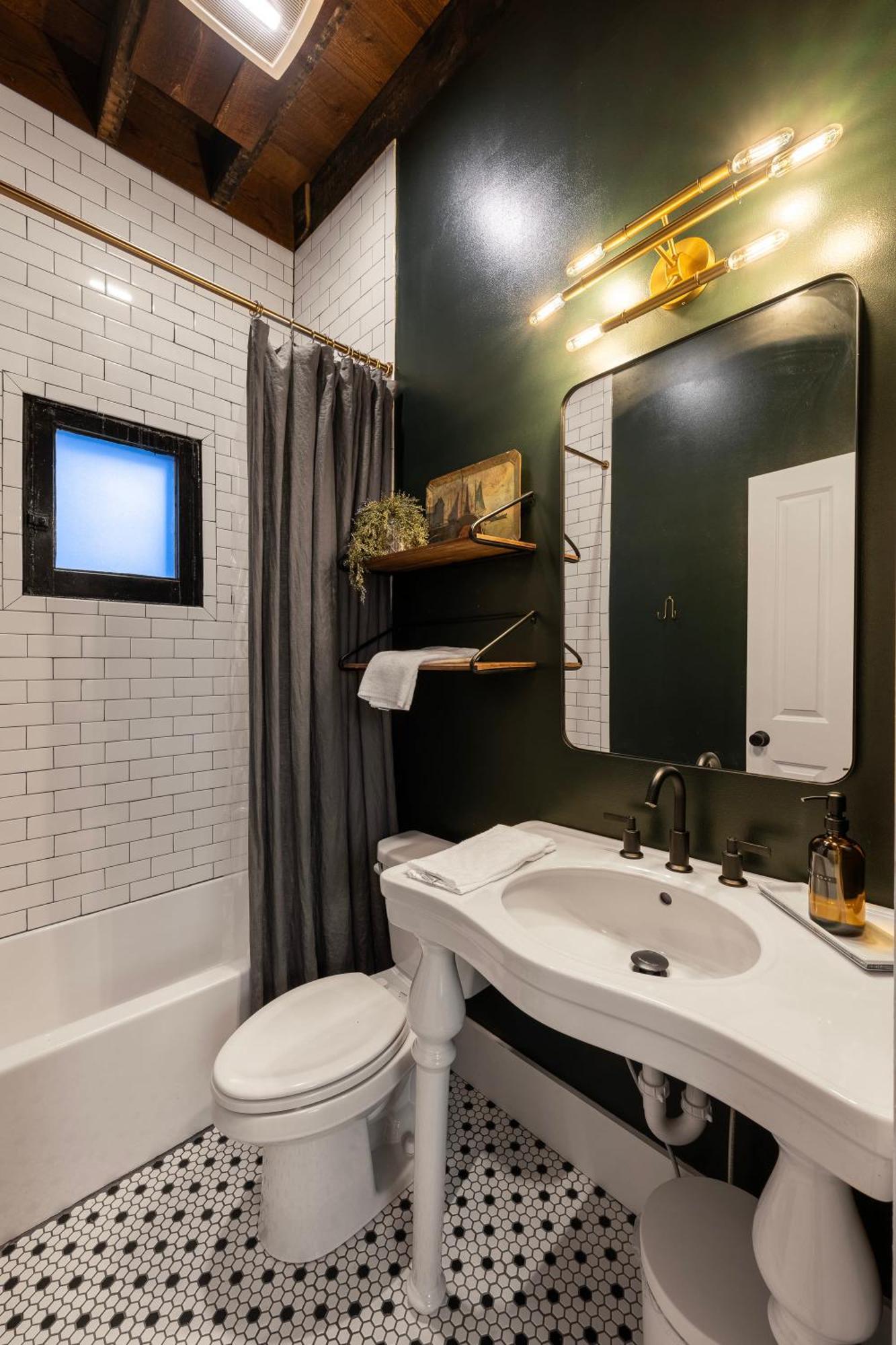 Вилла The Corner Brick House Ковингтон Экстерьер фото